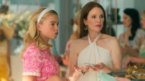 Sirens. / Netflix