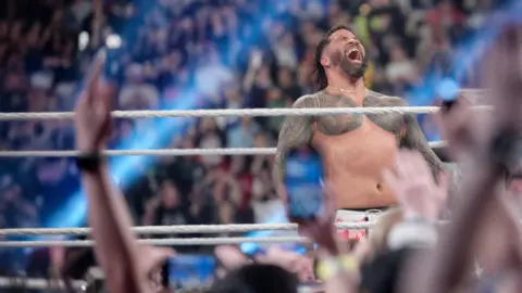 WWE: Unreal. / Netflix