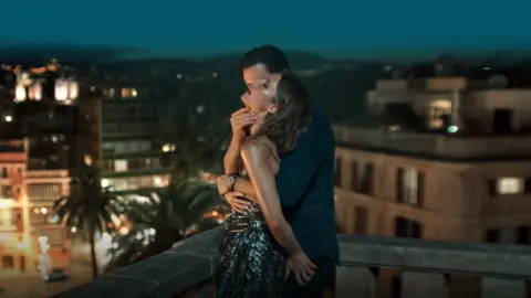 Fall for Me. / Netflix