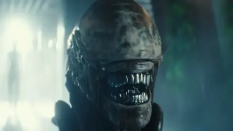Alien Planeta Tierra, cap&iacute;tulo 8. / RRSS
