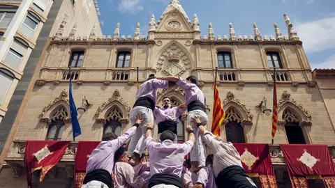 Pubertat, serie. / WBD Iberia Press