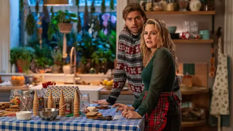 A Merry Little Ex-Mas. / Netflix