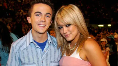 Frankie Muniz y Hilary Duff. / RRSS