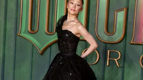 Ariana Grande en la premiere de Wicked. / RRSS