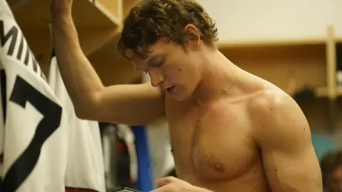 Connor Storrie pecho. / RRSS