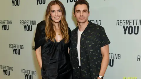 Allison Williams y Dave Franco. / RRSS