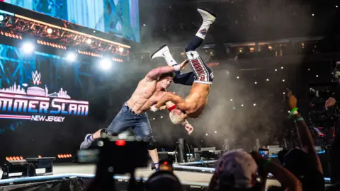 WWE: Unreal temporada 2. / RRSS