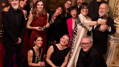 El equipo de Frontera, de Judith Colell, premio Gaudí a la mejor película. / @avisual.eu