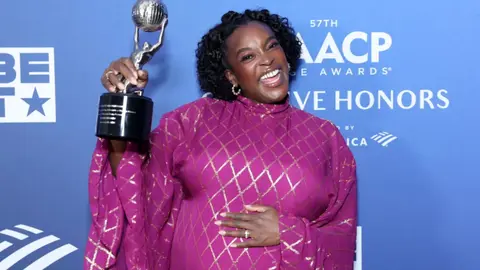 Karen Horne dirigir&aacute; el programa de guionistas de Mara Brock Akil. (22)