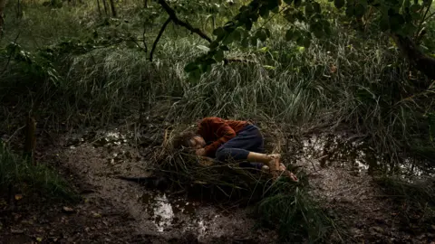 The Chestnut Man: Hide and Seek. / Netflix