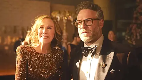 Catherine O'Hara y Seth Rogen. / RRSS
