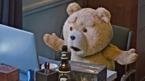Ted, serie. / RRSS