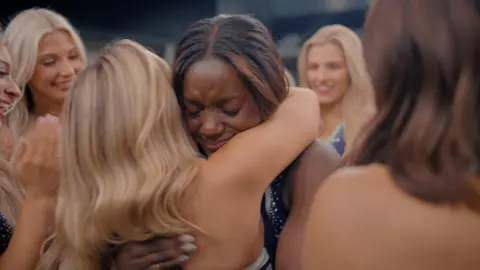 America's Sweethearts: Dallas Cowboys Cheerleaders. / Netflix