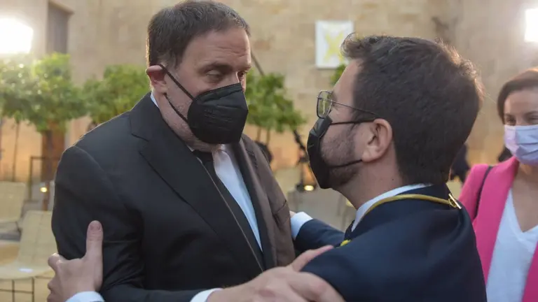 Oriol Junqueras junto a Pere Aragones, presidente de la Generalitat, durante una salida de la cárcel. TW @junqueras