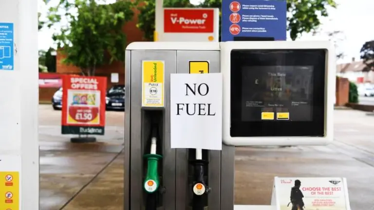 Desabastecimiento de combustible en Reino Unido. / Twitter