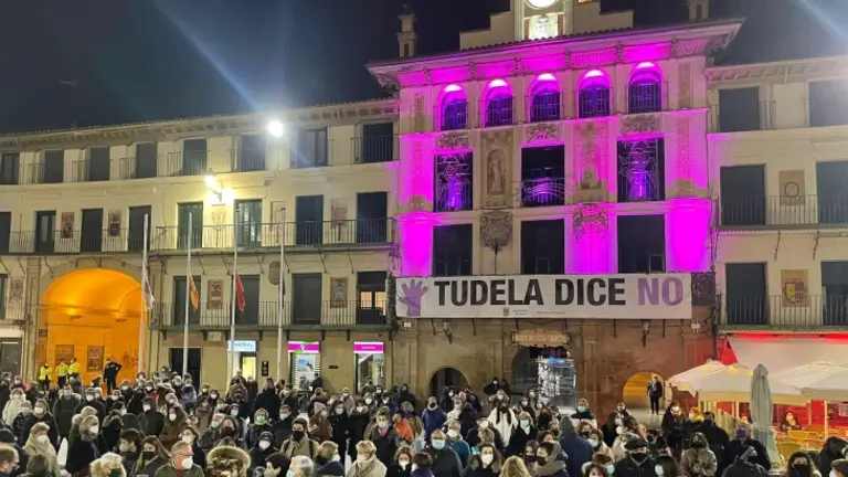 Concentraci&oacute;n en Tudela para condenar el asesinato de Sara Pina. / Twitter @SERnavarra
