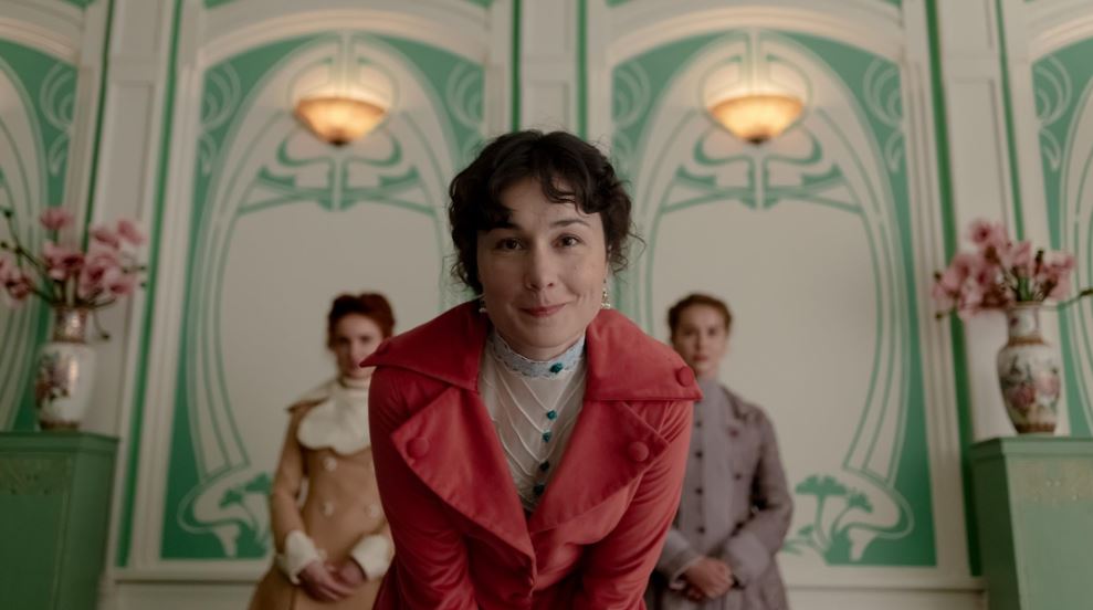 Nadia de Santiago en Manual para señoritas (2025) / IMDb