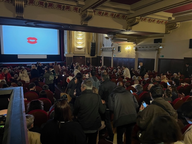 Interior del Teatro Carrión de Valladolid en el estreno de Tres adioses de Isabel Coixet. / Judith Muñoz