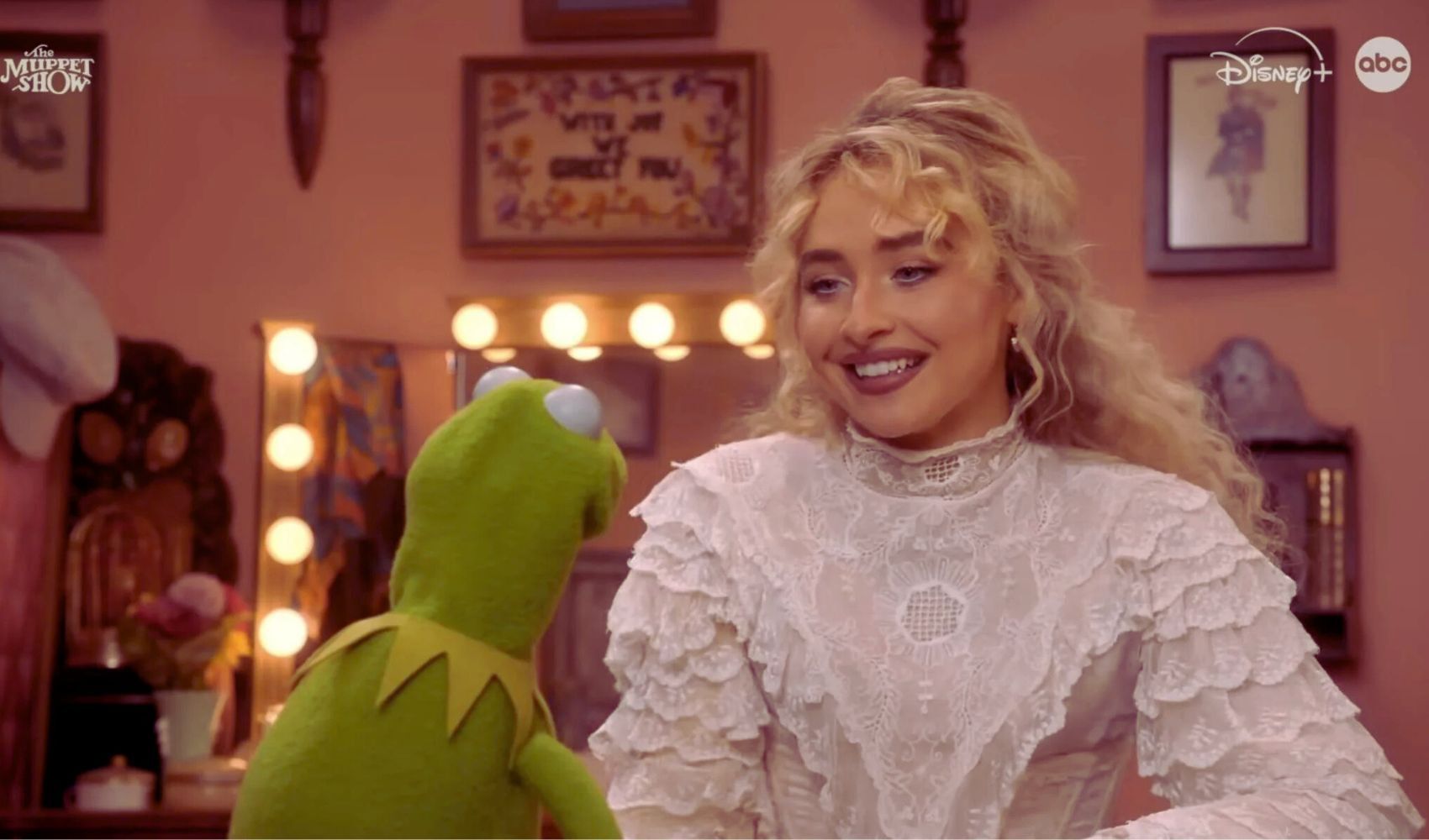 The Muppet Show con Sabrina Carpenter. / Disney+.