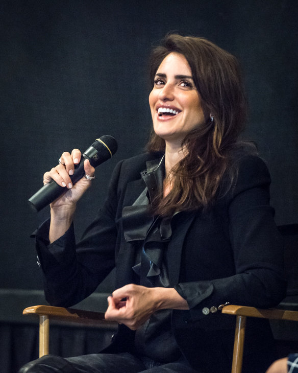Penelope Cruz rie durante una sesión con el público después de la proyección de su nueva película Ma Ma el día de su estreno en Nueva York. Foto: Enrique Shore