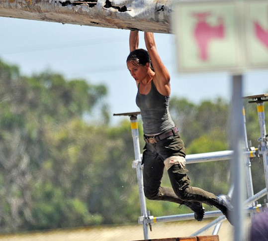 Alicia Vikander en pleno rodaje de Tomb Rader. / The Daily Mail