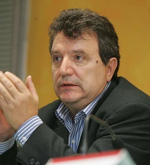 Santos M. Ruesga.