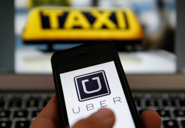 Persona utilizando Uber. / RRSS