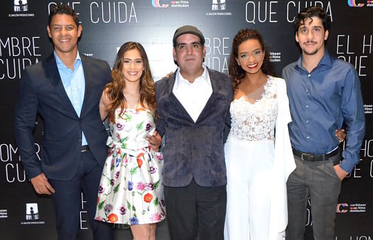 Premiere de El hombre que cuida, de izquierda a derecha:  Hector Anibal, Paula Ferry, Alejandro Andujar, Julietta Rodriguez, y Yasser Michelen / Photonews.do