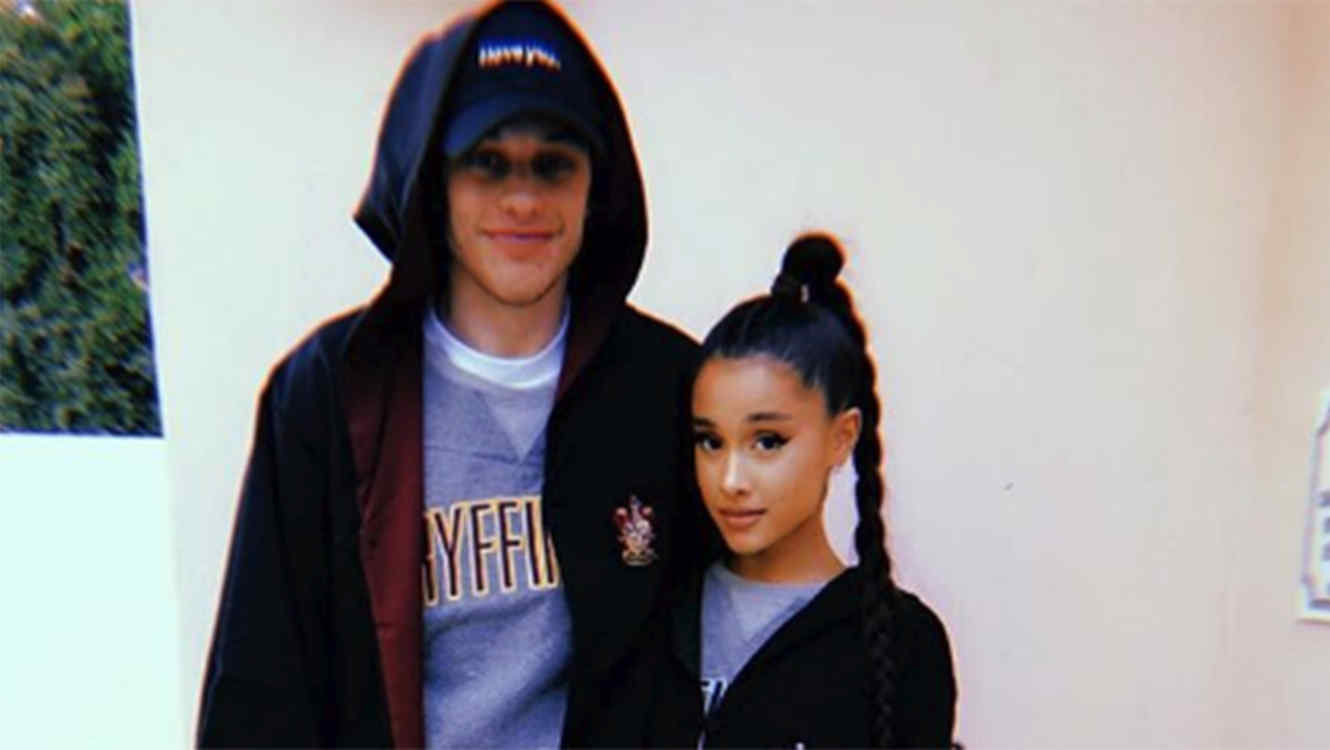 Pete Davidson, humorista y Ariana Grande, cantante. RR SS