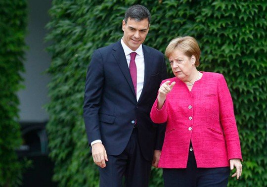 Pedro Sánchez, jefe del Gobierno español y Angela Merkel, canciller de Alemania. RR SS 