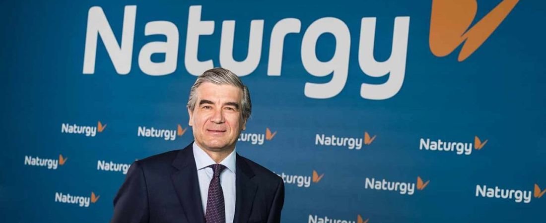 Francisco Reynés, con el logo de Naturgy, la antigua Gas Natural Fenosa.
