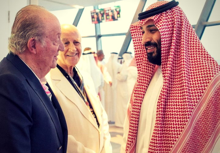 Rey Juan Carlos I junto al príncipe heredero saudí, Mohamed Bin Salmán. RR SS.