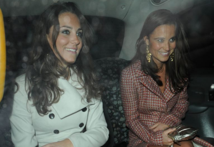 Kate Middleton de 26 años y su hermana Pippa Middleton. / Cosmopolitan.