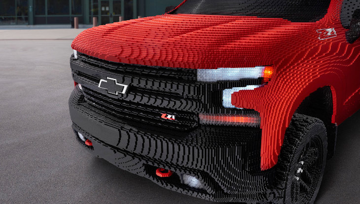 Nueva Silverado de Chevrolet hecha con LEGO. / RRSS.