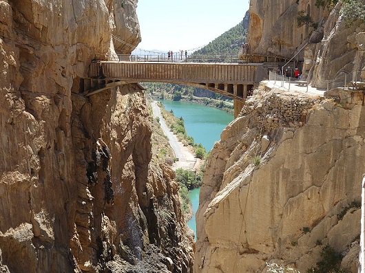 Vistas sobre el puente colgante. / Tanja Freibott