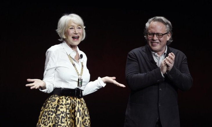Helen Mirren junto a Bill Condon, en el CinemaCon de Las Vegas. / Chris Pizzello (AP).