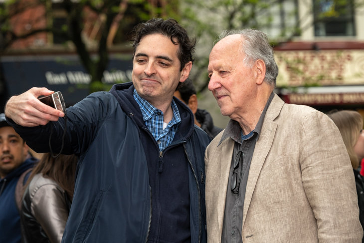 Werner Herzog con un admirador. Foto: Enrique Shore