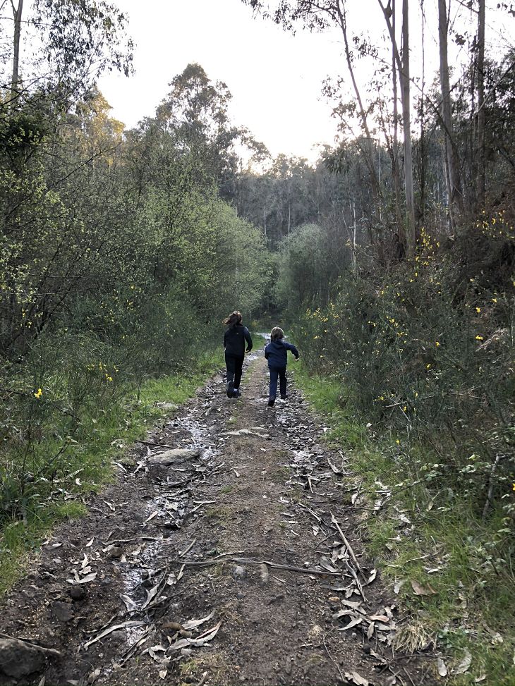 Niños en Castelo (Culleredo, A Coruña). / @xatouri