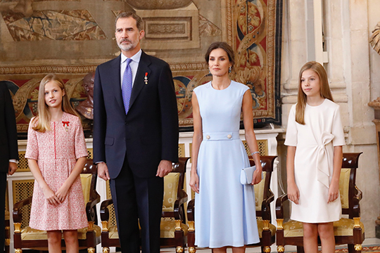 La Familia Real a su llegada al Salón de Columnas del Palacio Real de Madrid ./ Casa Real