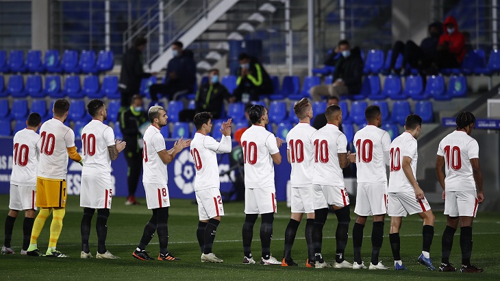 Jugadores del Sevilla rindieron homenaje a Maradona. / Goal