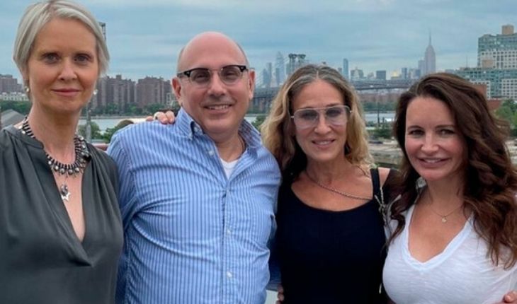 Cynthia Nixon (Miranda), Willie Garson (Stanford Blatch), Sarah Jessica Parker (Carrie) y Kristin Davis (Charlotte), actores de Sex and the City. / RRSS.
