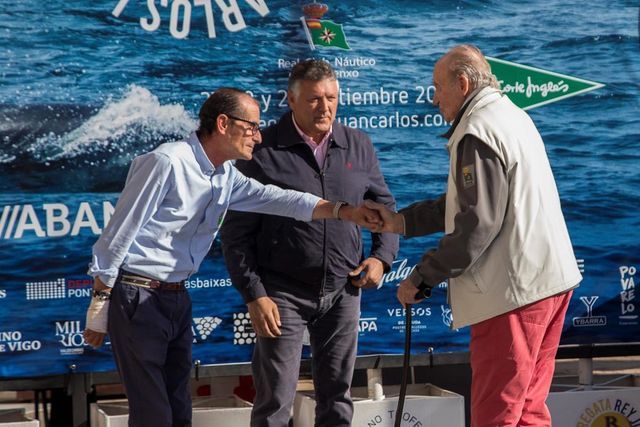 rey-juan-carlos-reaparece-regata-sanxenxo_eba72ed1_1200x800 [640x480] [640x480]