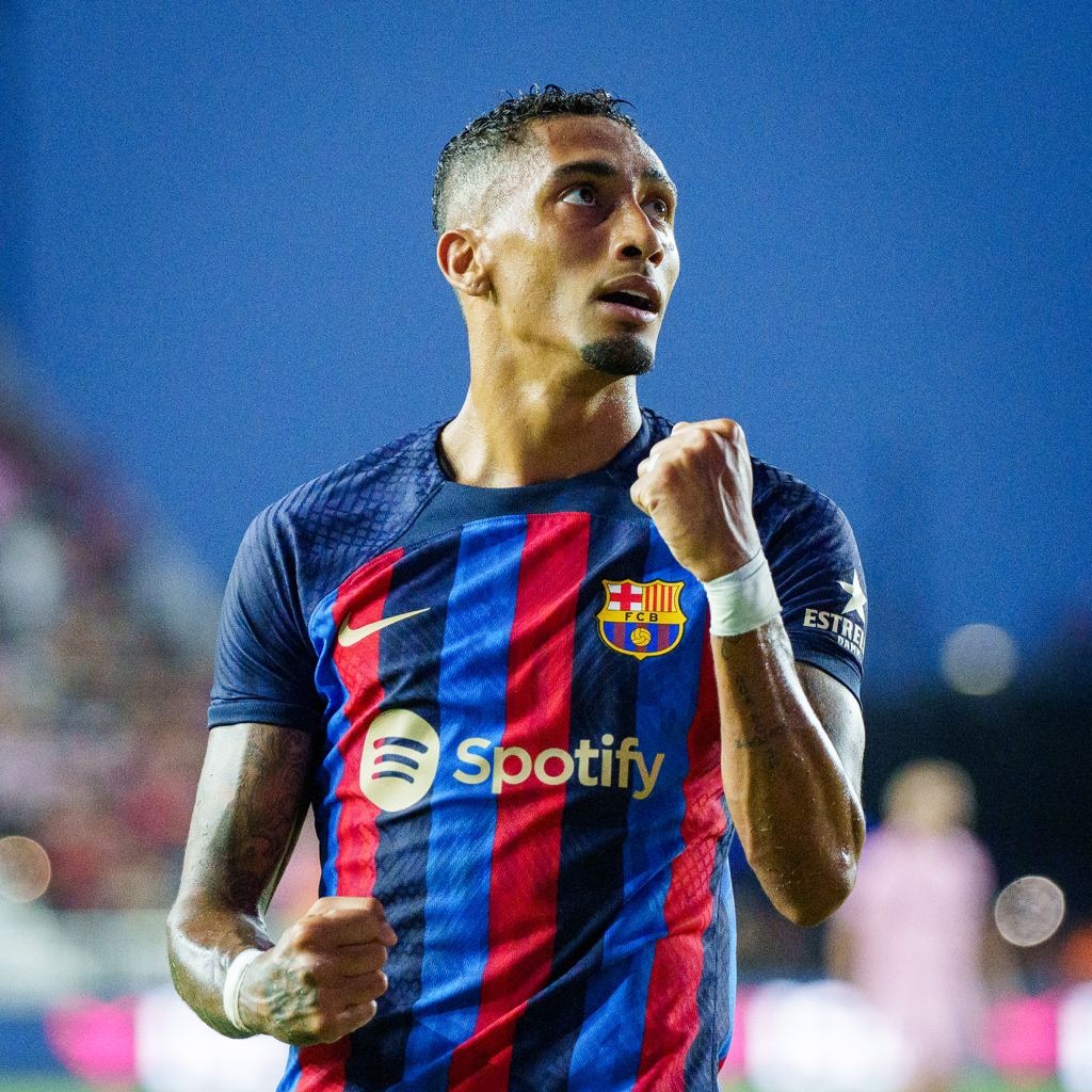 Raphinha debutó como jugador culé, se lució con un gol y par de asistencias. /  @fcbarcelona_es