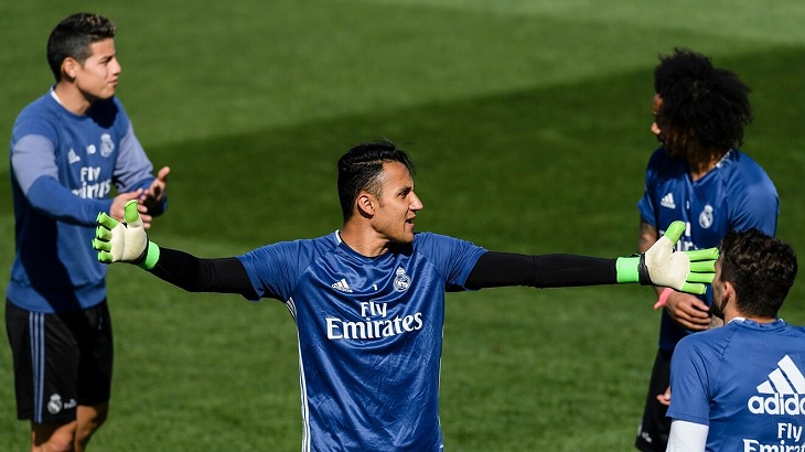 Keylor Navas podría coincidir con James y Marcelo, sus excompañeros en el Real Madrid. / US Marca