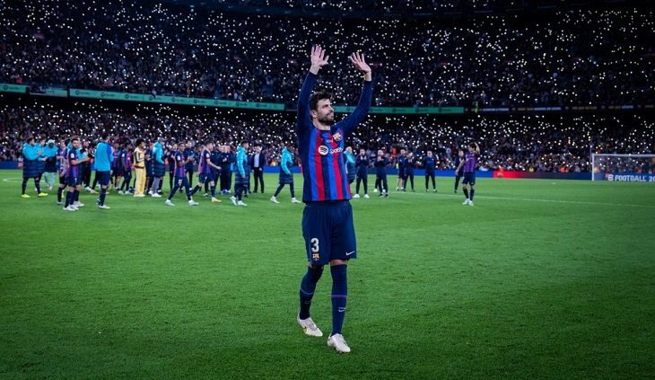 Gerard Piqué, en su último partido profesional....... @FCBarcelona_es
