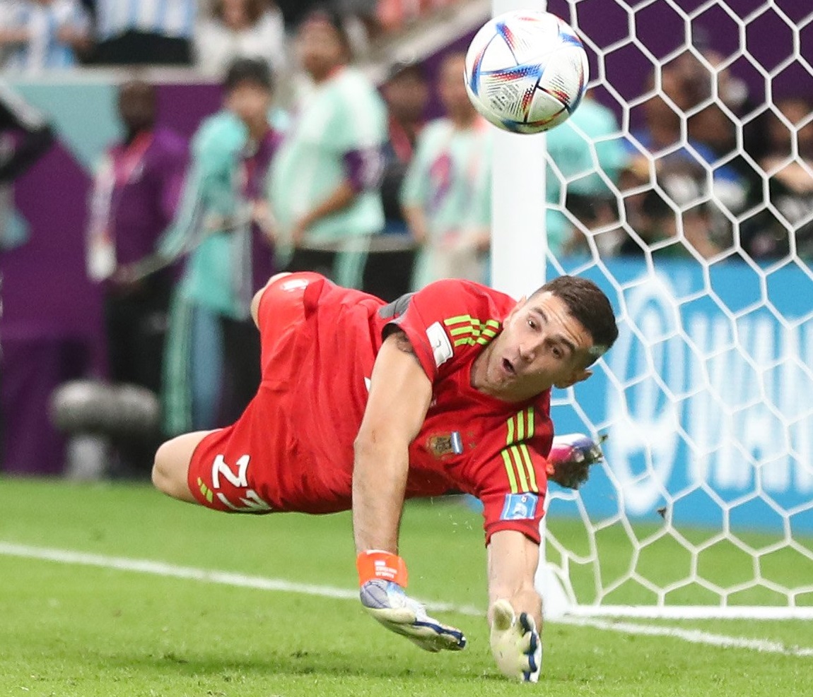 Emiliano, El Dibu Martínez, fue el héroe en los penaltis... @fifaworldcup_es