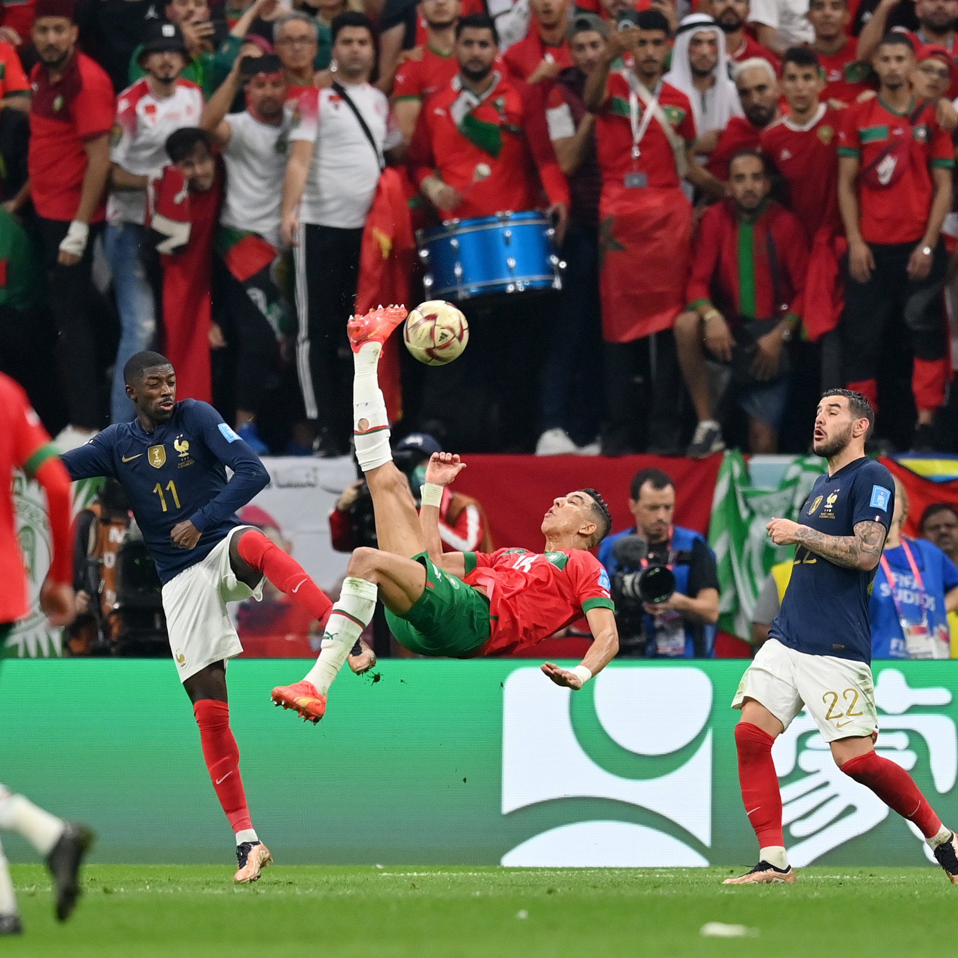 La chilena de El Yamiq. / @fifaworldcup_es
