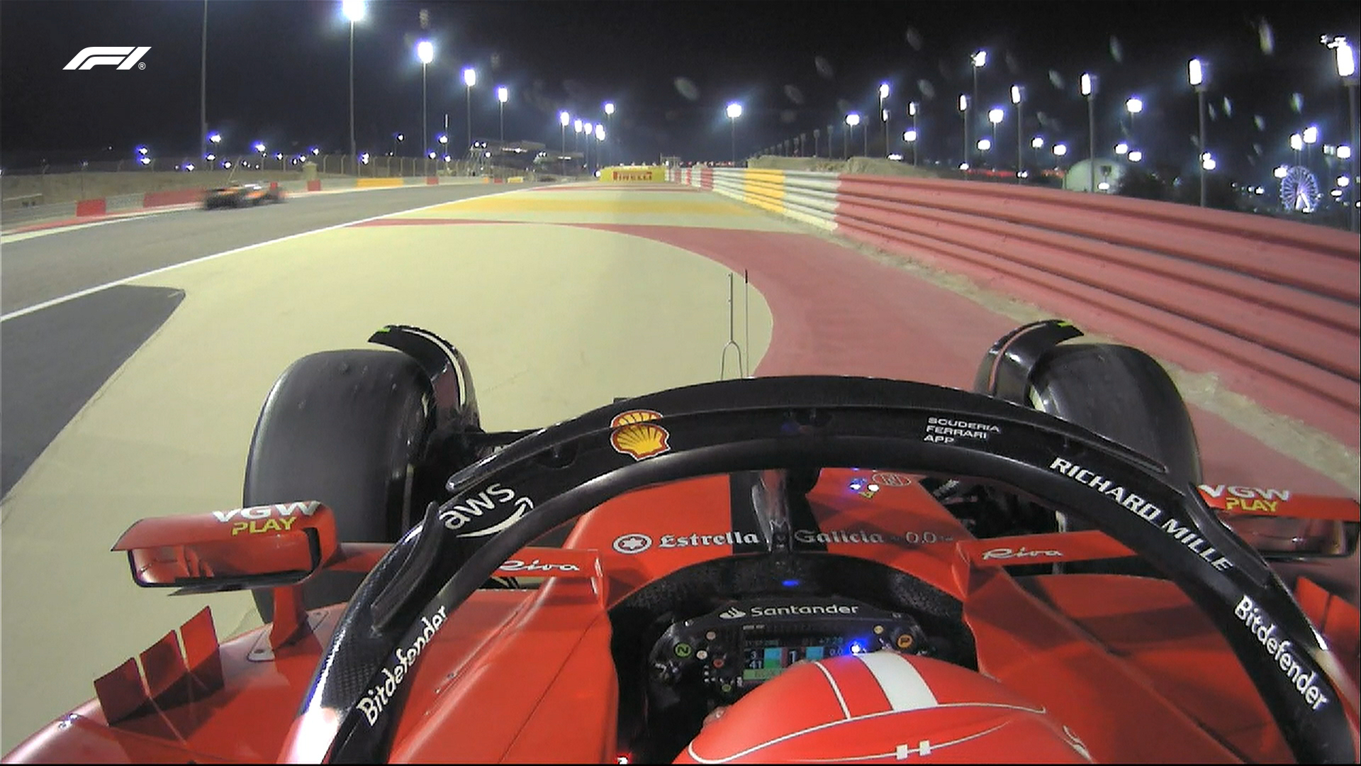 Momento del abandono de Charles Leclerc. / @F1