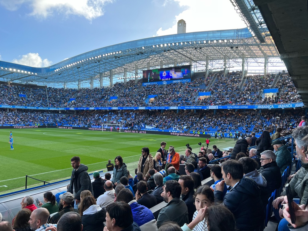Aficionados del Deportivo de La Coruña en el estadio Abanca Riazor. / Mundiario