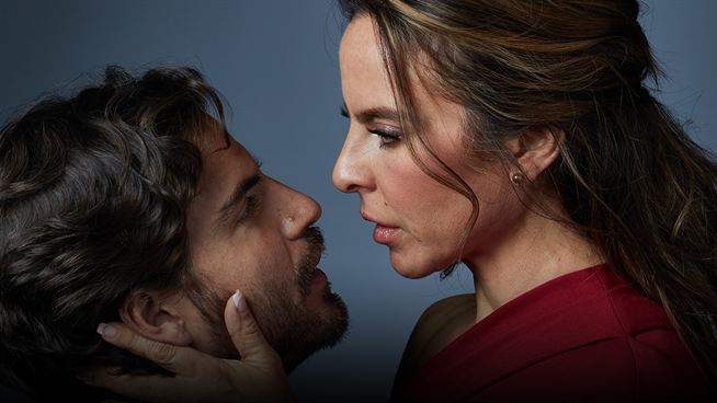 Kate del Castillo y Maxi Iglesias en Volver a caer./ Movistar Plus